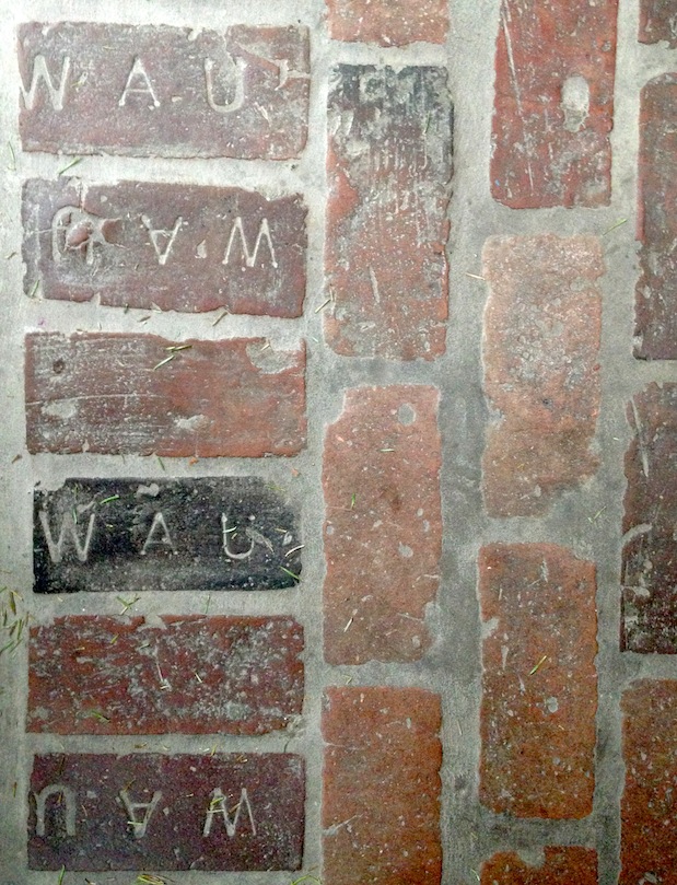 WAU Bricks