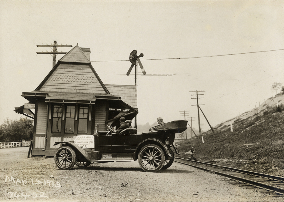 Croton Lake Station of the New York Central Railroad, Putnam Division. Courtesy of the Detroit Public Library, National Automotive History Collection.